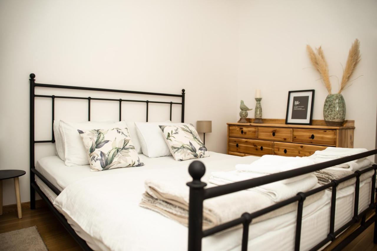 Apartment Room21 Free Garage Novi Sad