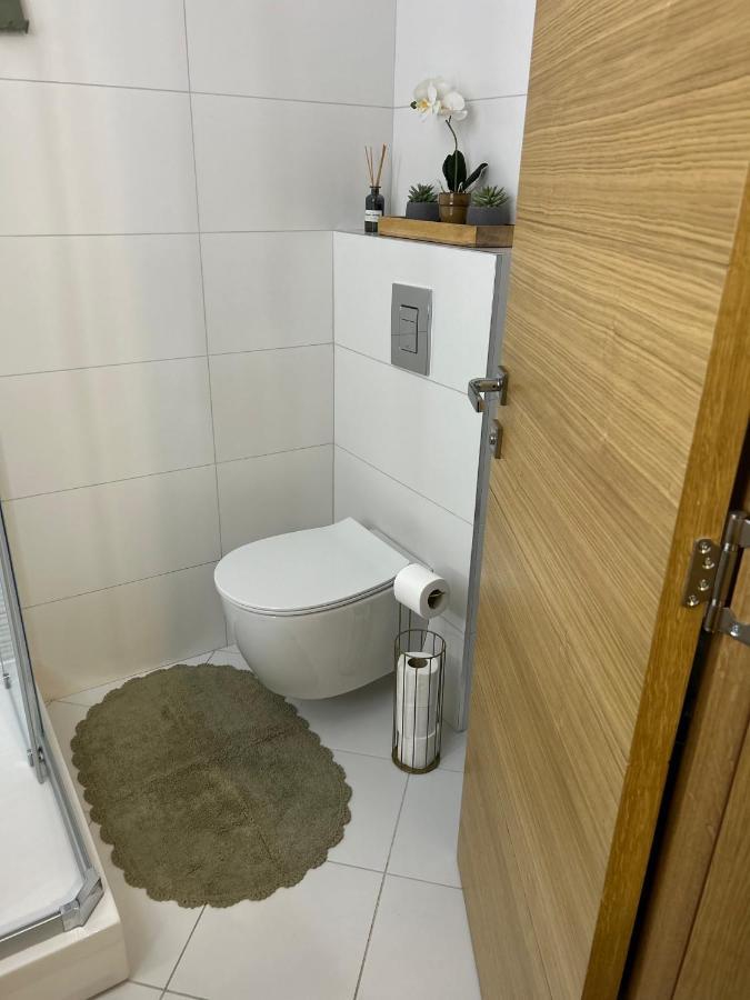 Room21 Free Garage Apartment